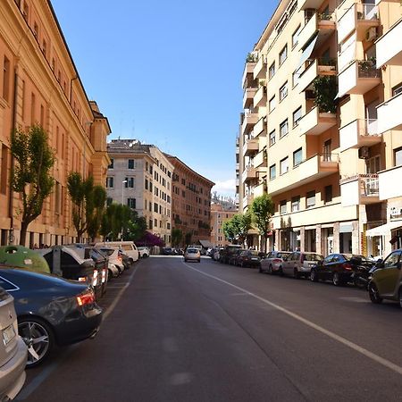 The Voice Of The Pope Apartment Rome Bagian luar foto
