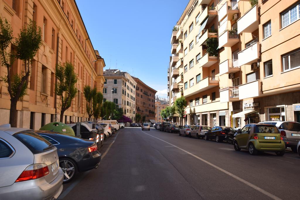 The Voice Of The Pope Apartment Rome Bagian luar foto