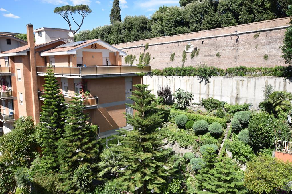 The Voice Of The Pope Apartment Rome Bagian luar foto